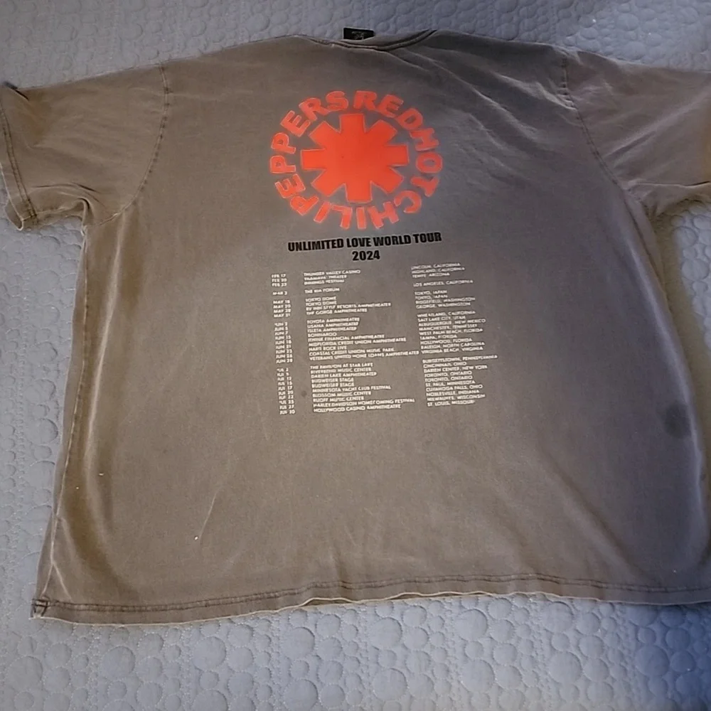 Red Hot Chili Peppers Concert Tee - Picture 4 of 5